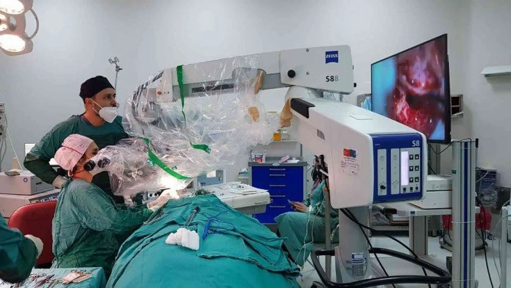 MTÜ'de Koklear implantasyon Operasyonu
