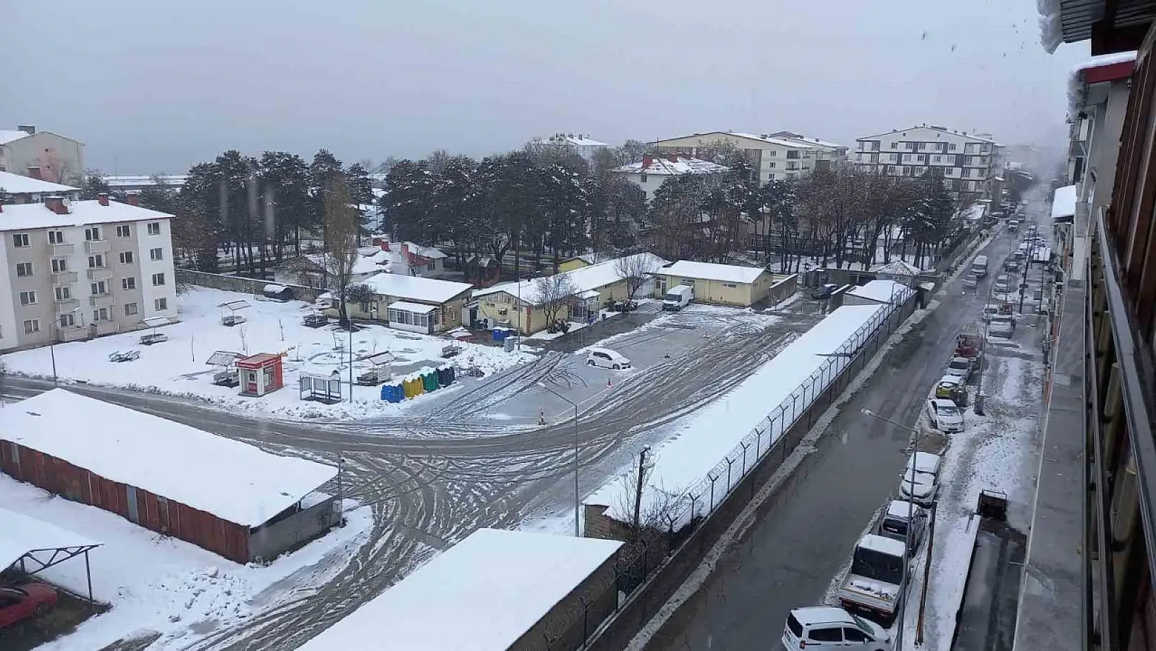 Bitlis'te kar yağışı hayatı olumsuz etkiliyor