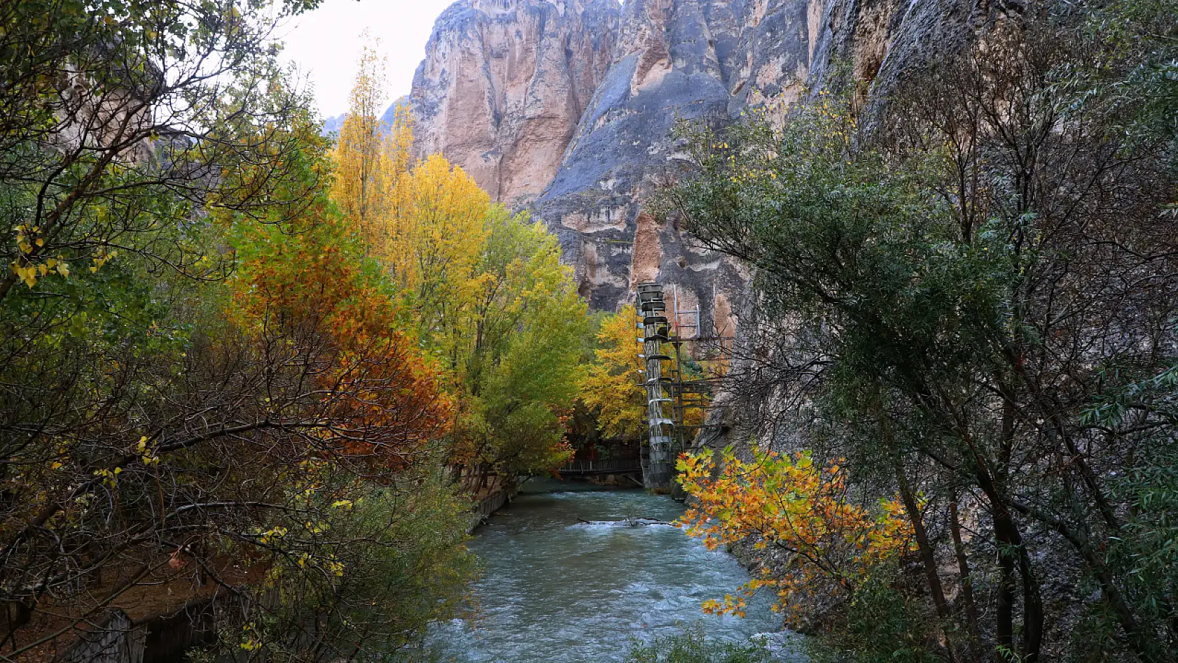 Tohma Kanyonu sonbahar renklerine büründü