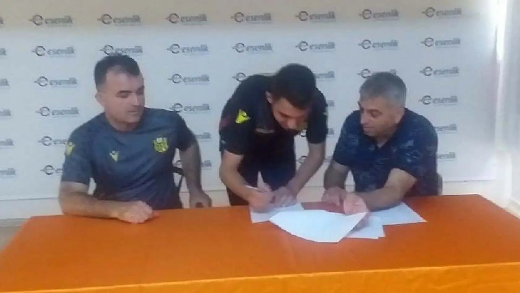 Altyapıdan 2 futbolcu imzaladı