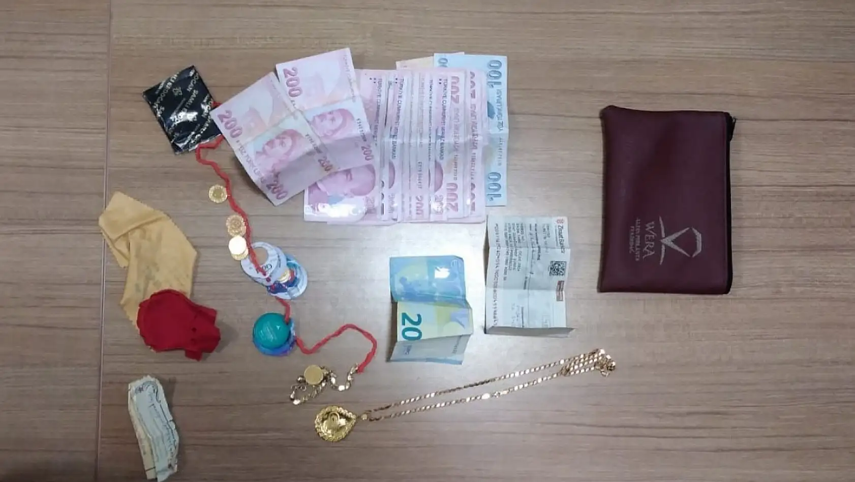 Kastamonu'da para dolu cüzdan bulundu