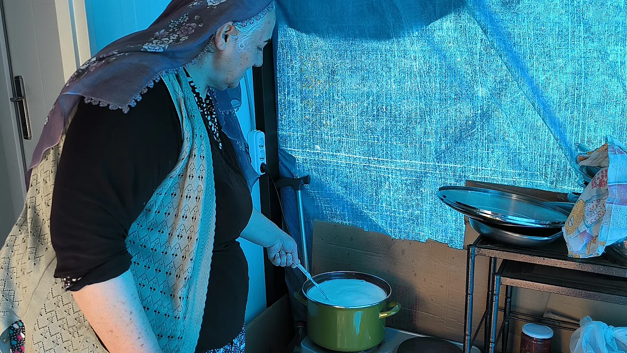 Depremzedelerin konteynerde bayrama hazırlığı!