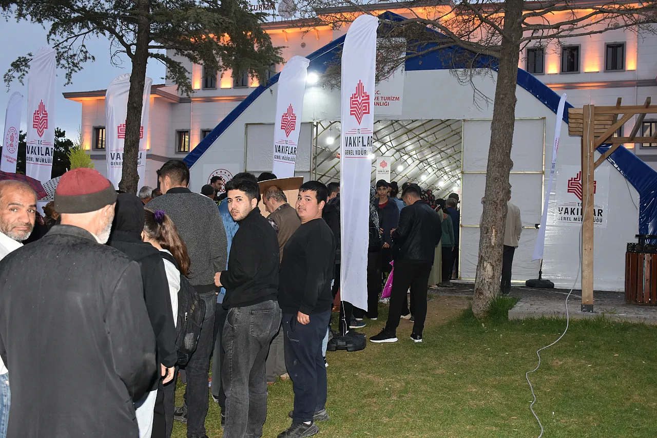 Malatya'da günlük 8 bin 700 kişiye iftar!