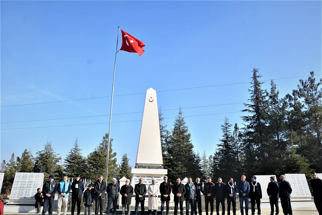 Malatya'da öğrenciler şehitliğe ziyaret