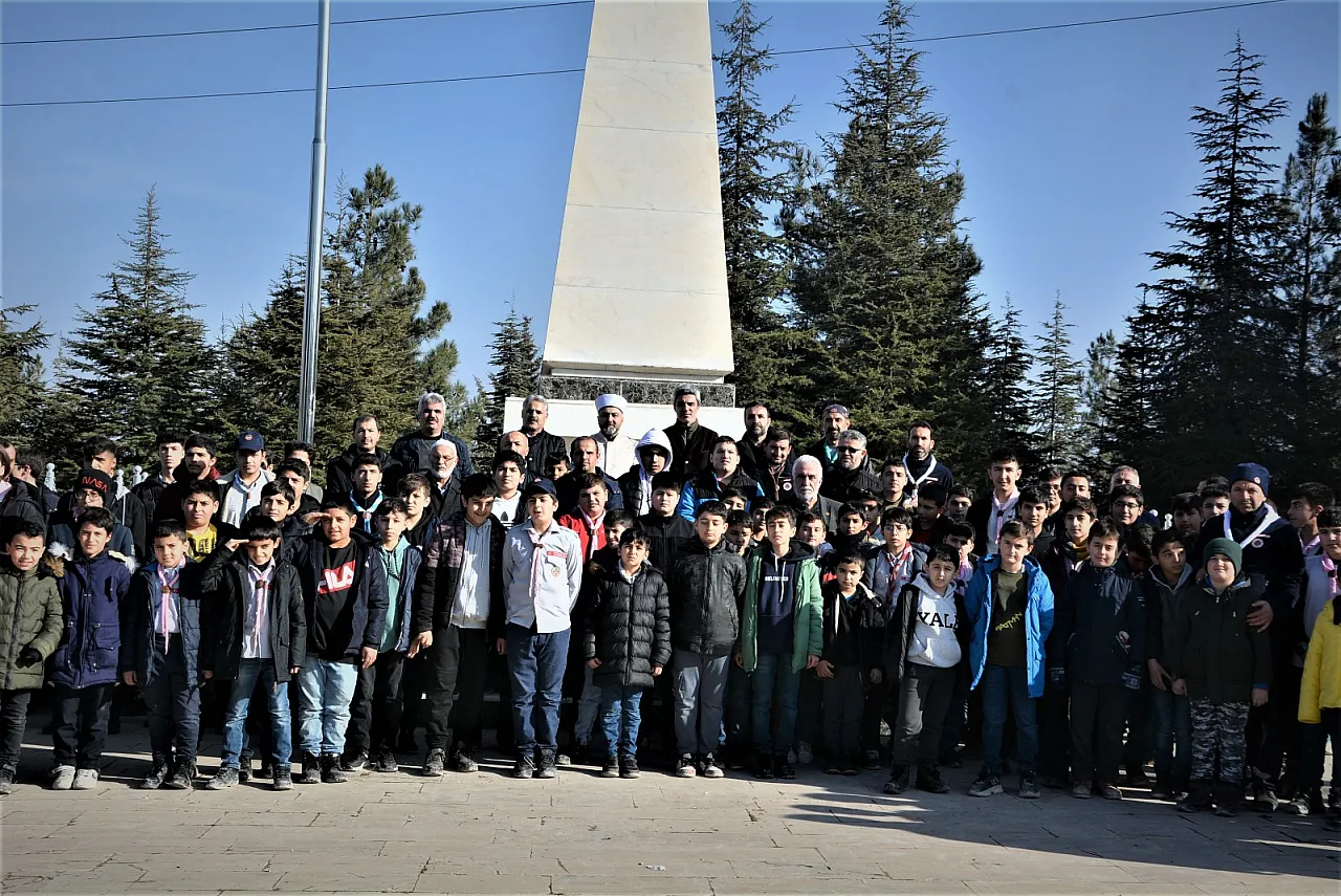 Malatya'da öğrenciler şehitliğe ziyaret