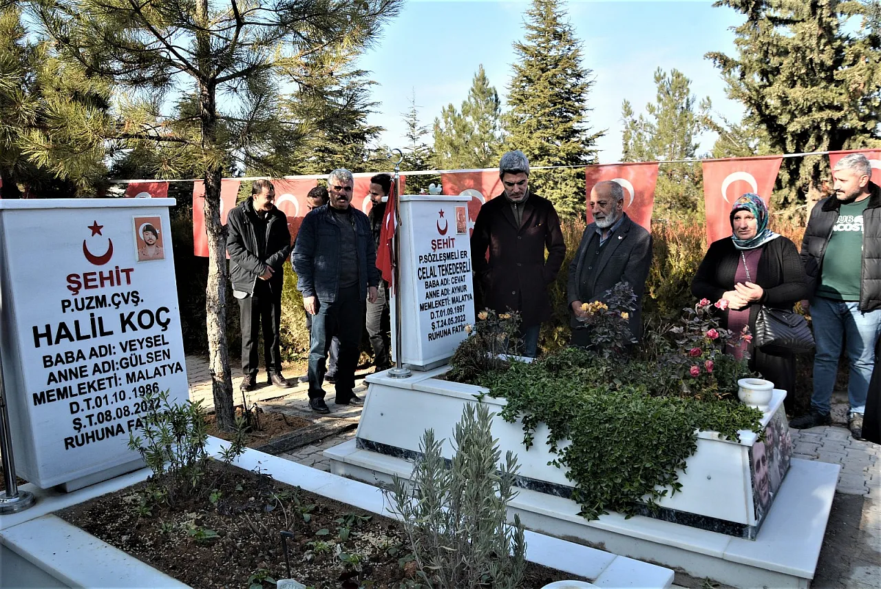Malatya'da öğrenciler şehitliğe ziyaret