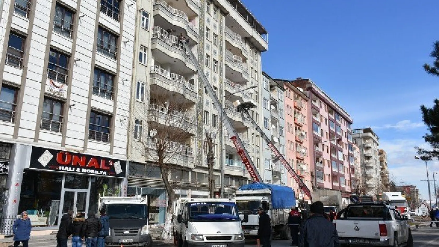 Ağır hasarlı binalar boşaltılıyor