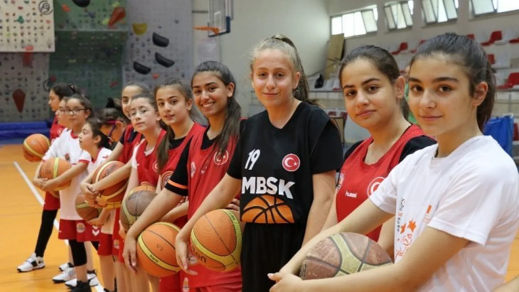 'Basketbol Aracılığı ile Fırsat Eşitliği' projesinin ikinci toplantısı Malatya'da yapıldı