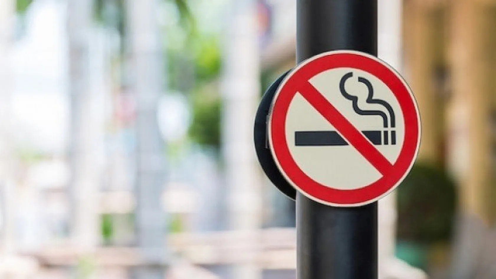 Açık alanda sigara yasak