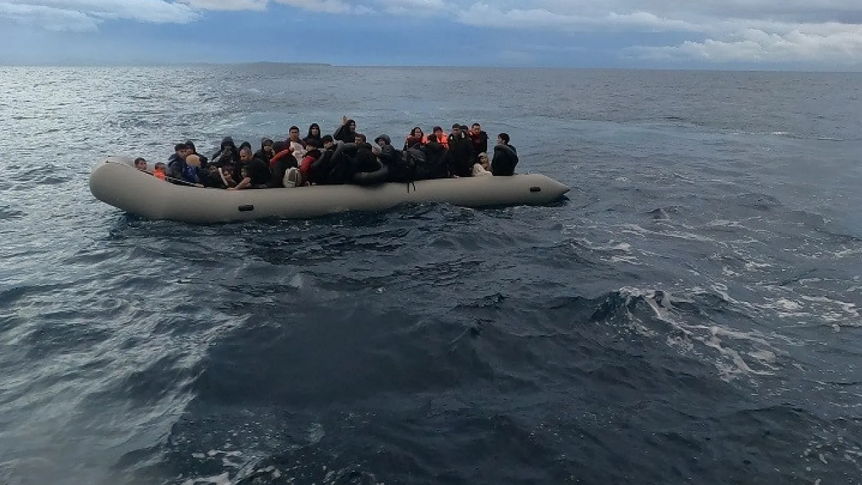 Balıkesir'de, 56 düzensiz göçmen yakalandı
