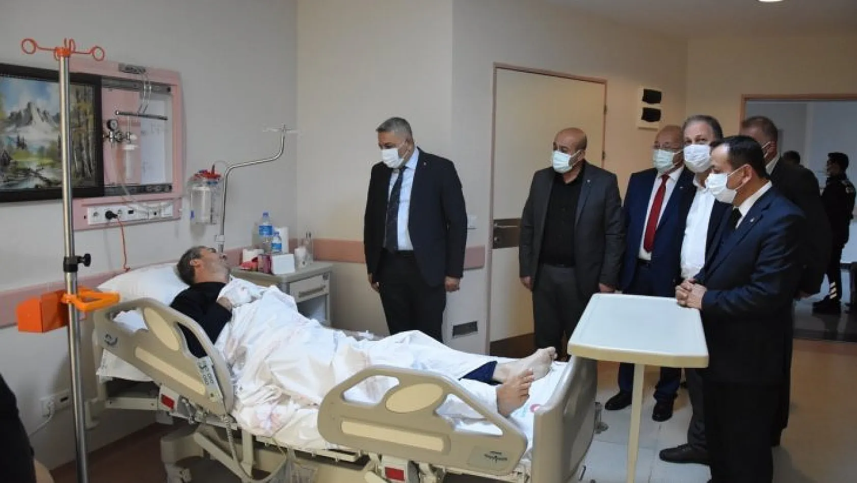 Sadıkoğlu'ndan hastane ziyareti