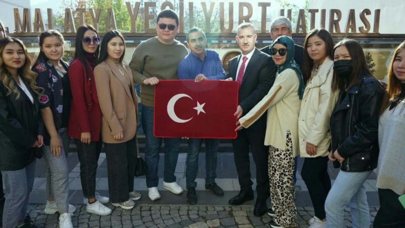 Kazakistanlı misafirlerini ağırladı