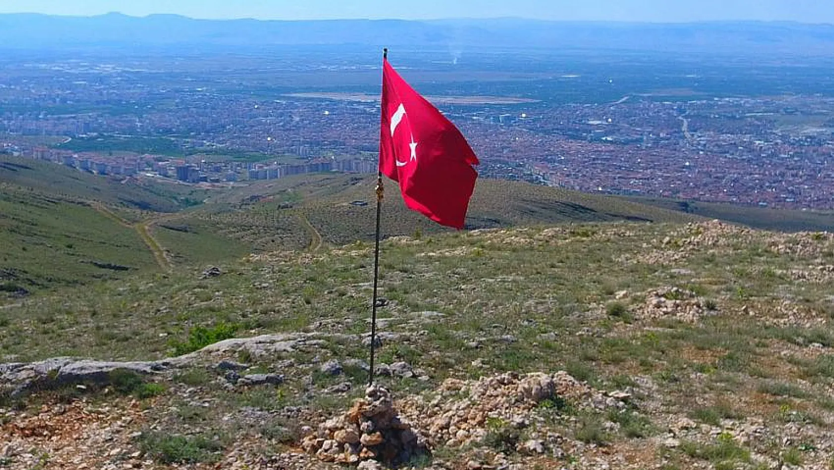 Beydağı'na Türk Bayrağı