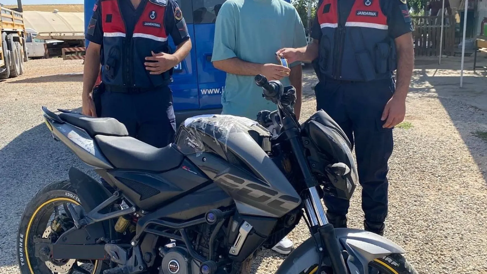Çalıntı motosikleti satarken yakalandı