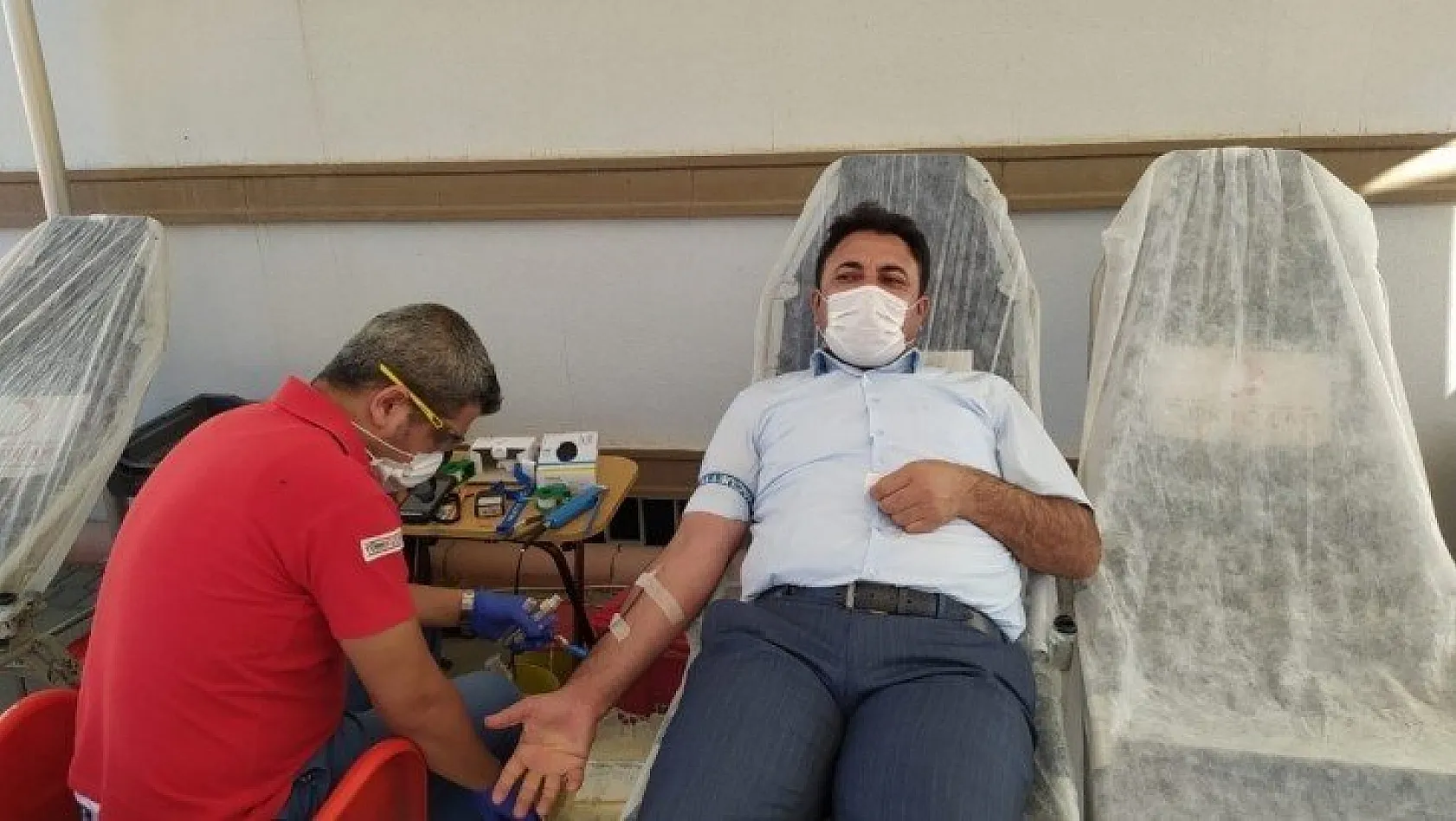Cengiz'den kan bağışına destek