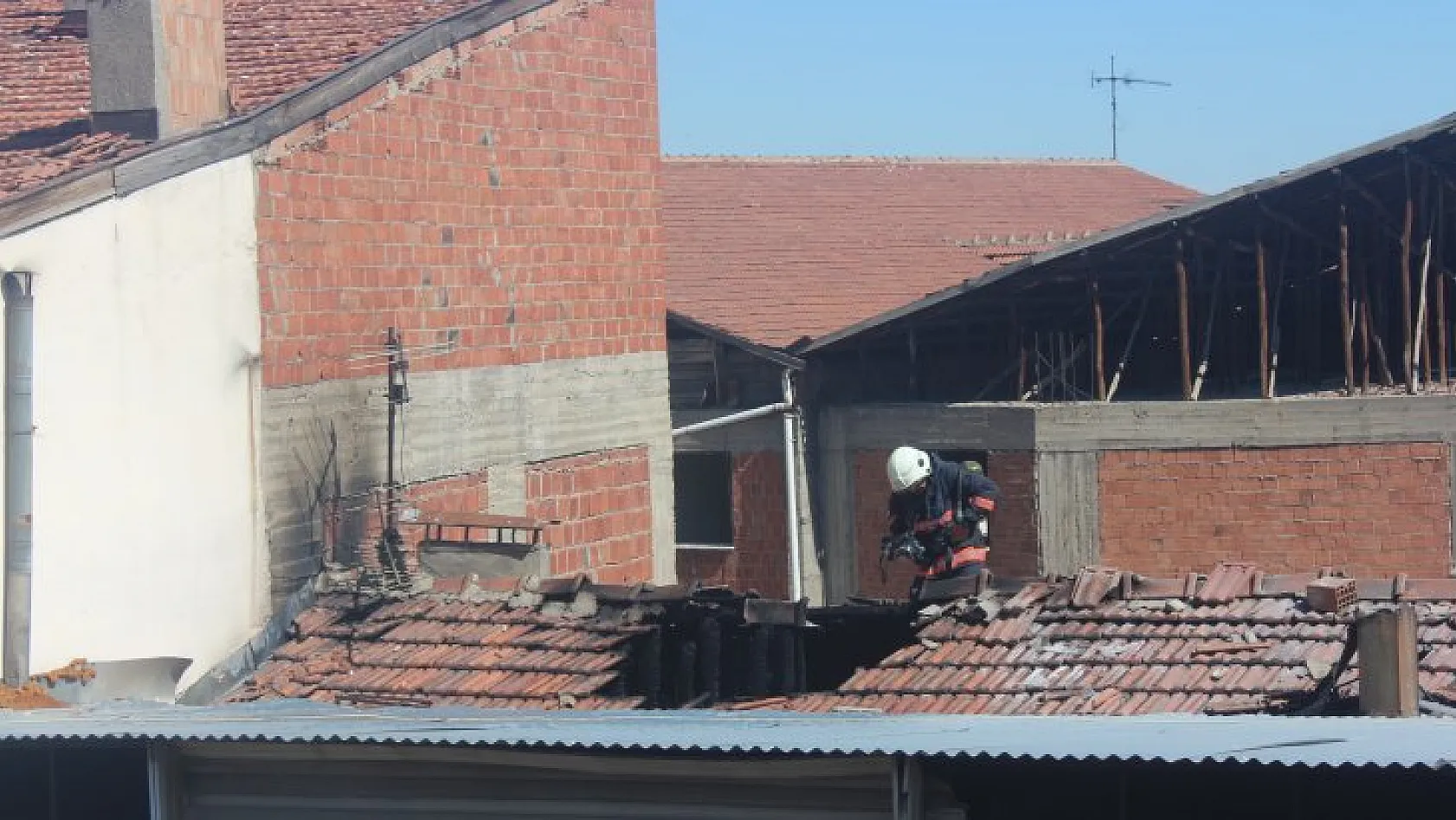 Cezmi Kartay'da Korkutan Yangın