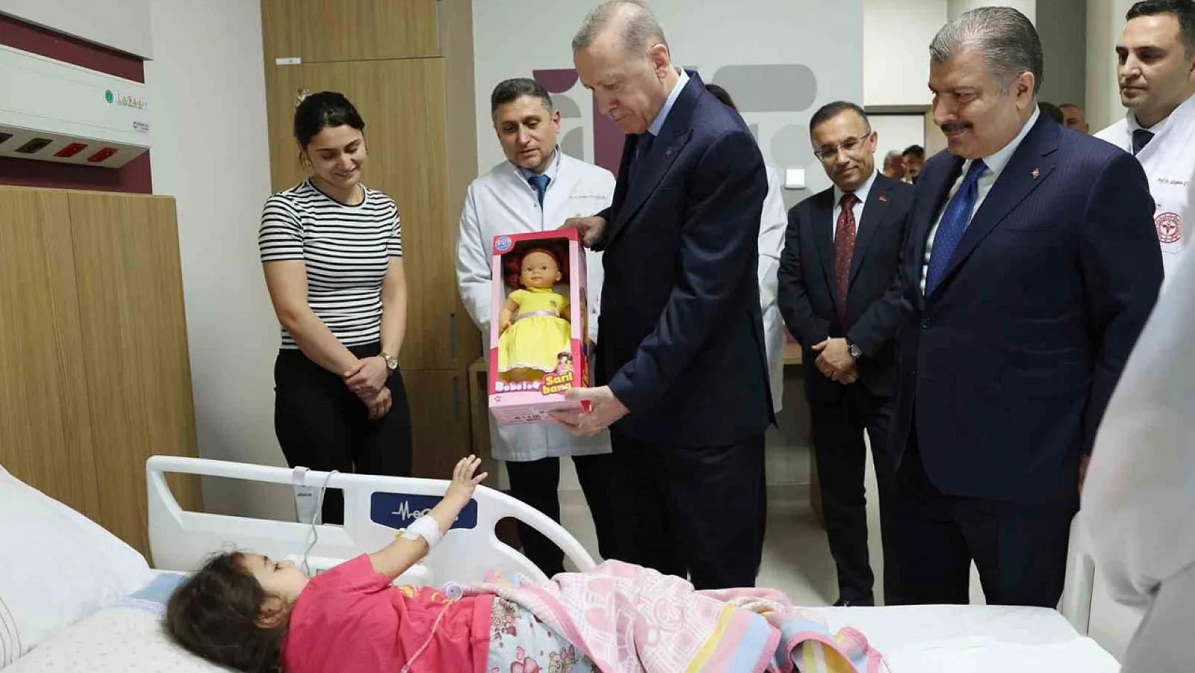Erdoğan çocukları ziyaret etti