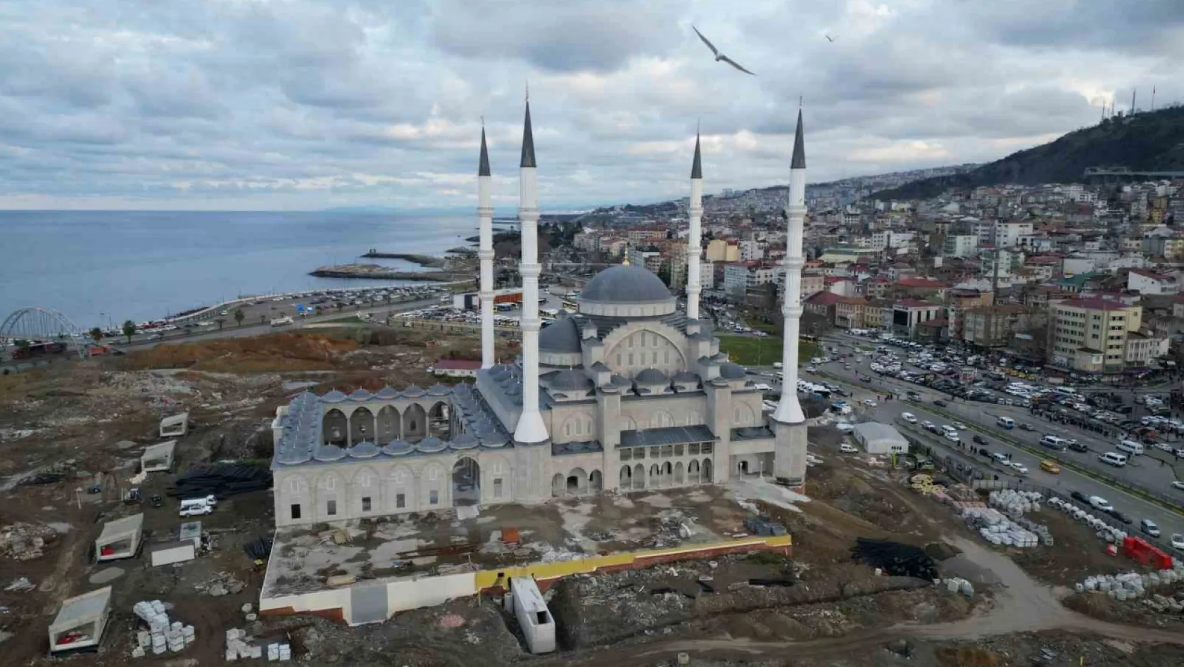Doğu Karadeniz'in en büyük cami inşaatı sürüyor