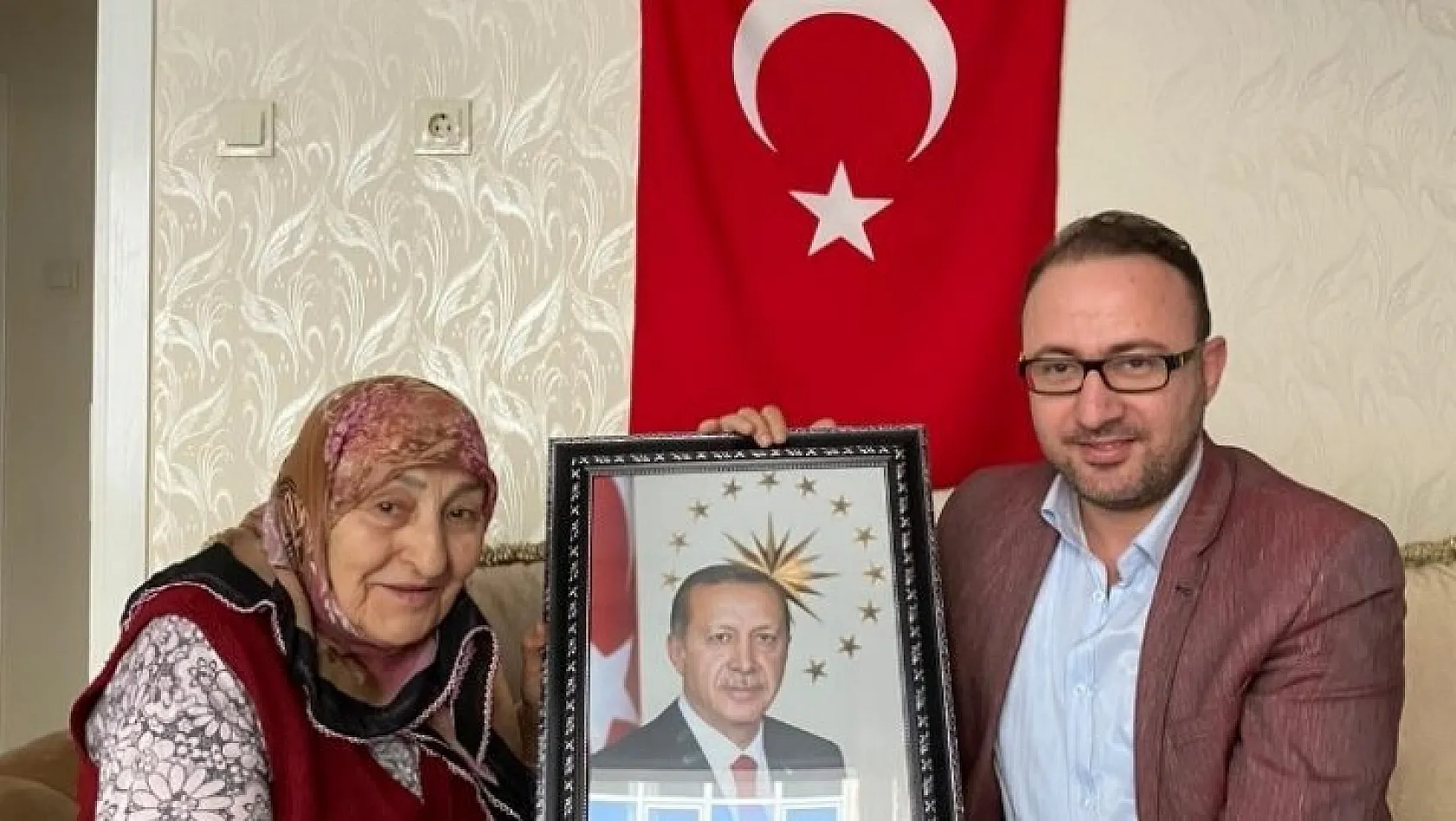 Erdoğan'ın tablosu hediye edildi