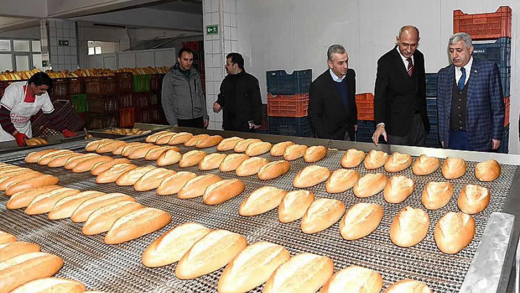 Günlük 65 bin ekmek üretiliyor