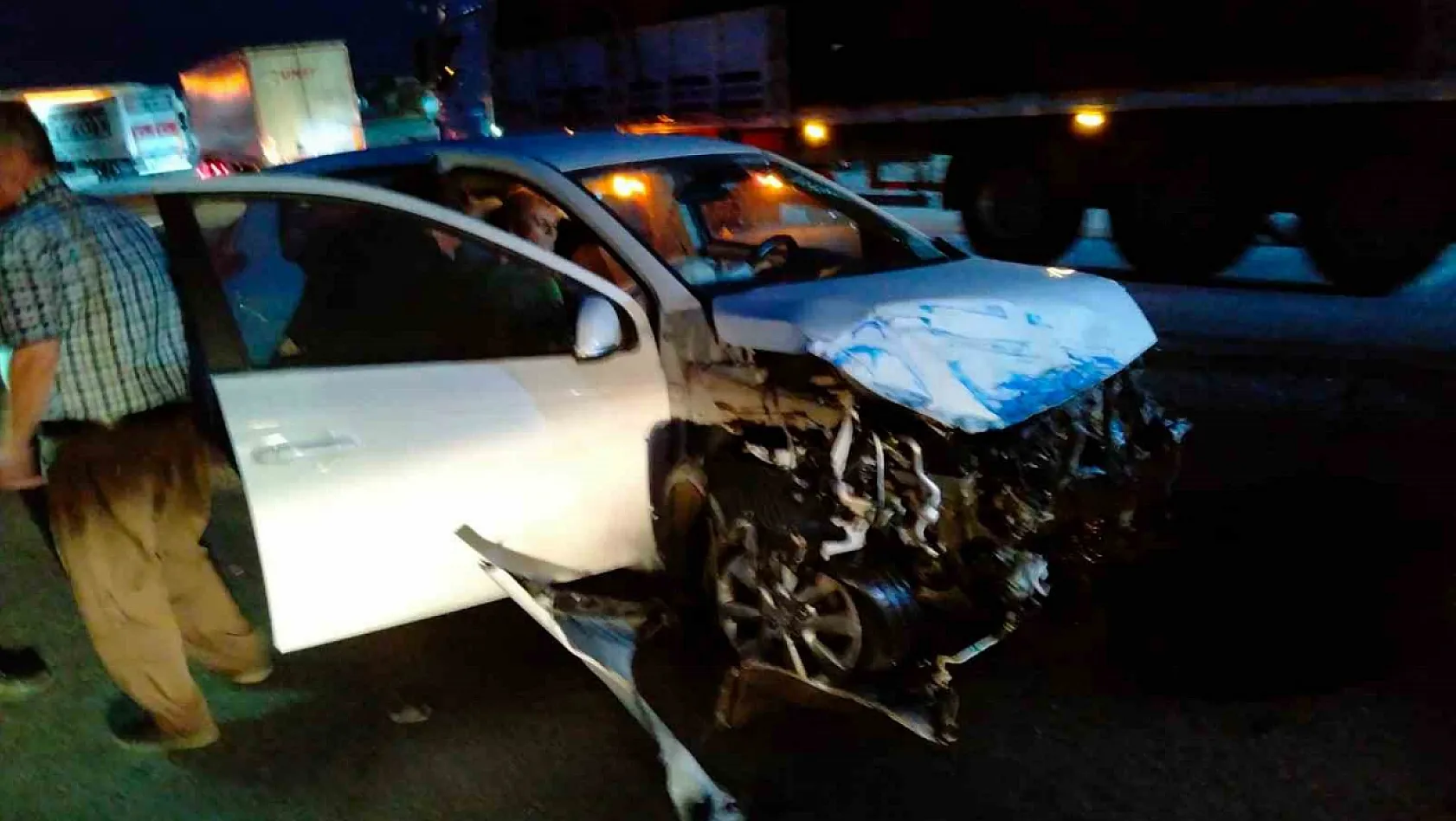 Konya'da otomobil ile kamyon çarpıştı: 4 yaralı