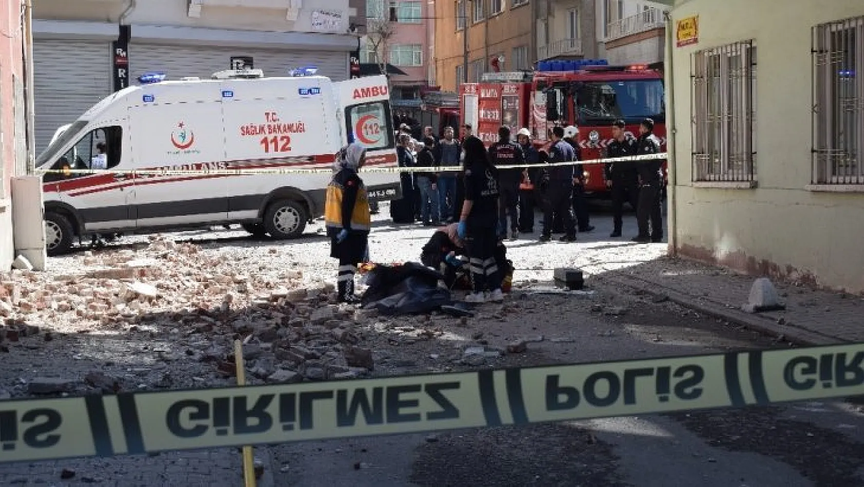 Malatya'da balkon duvarı çöktü: 1 ölü