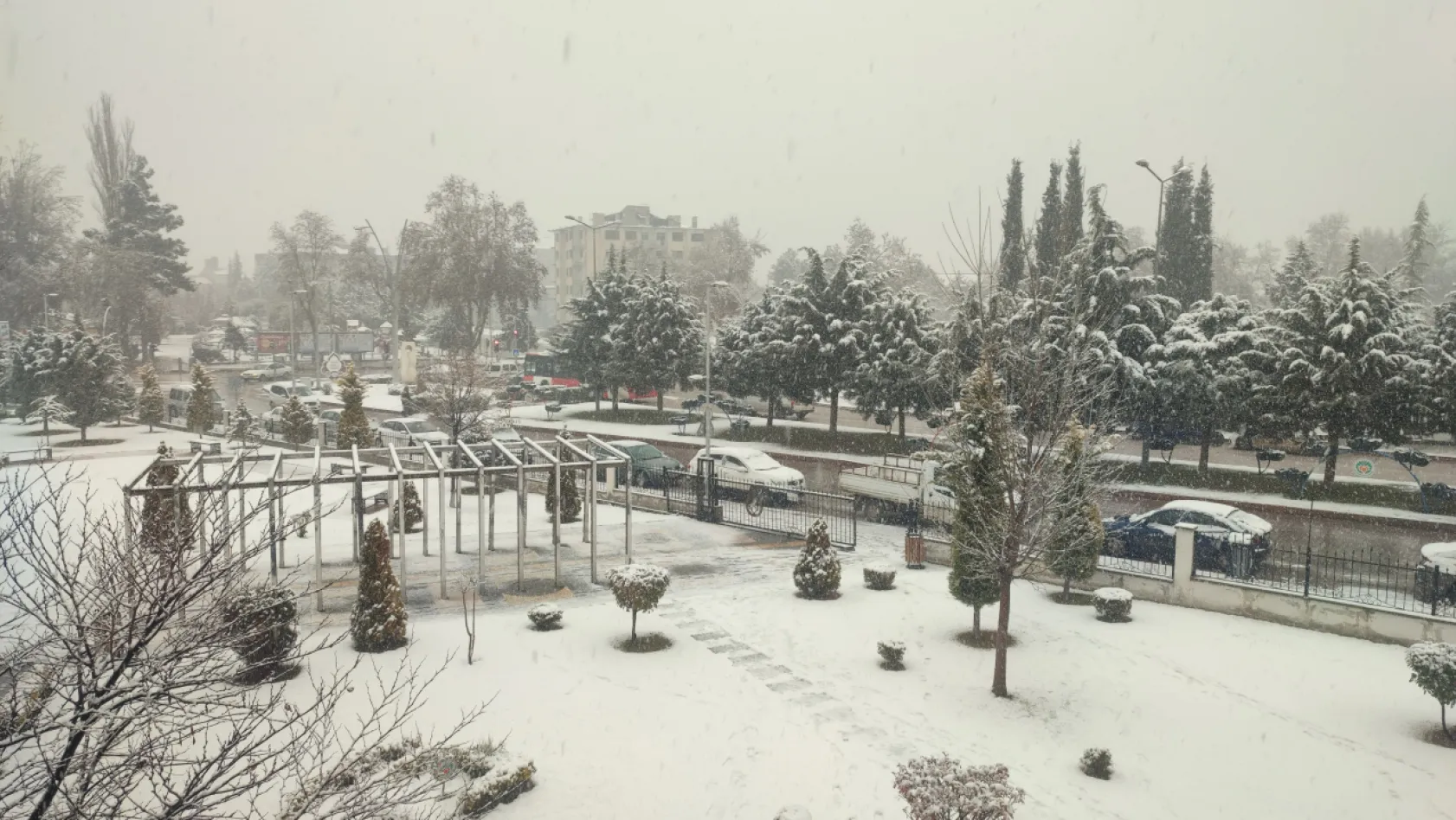 Malatya'da beklenen kar geldi