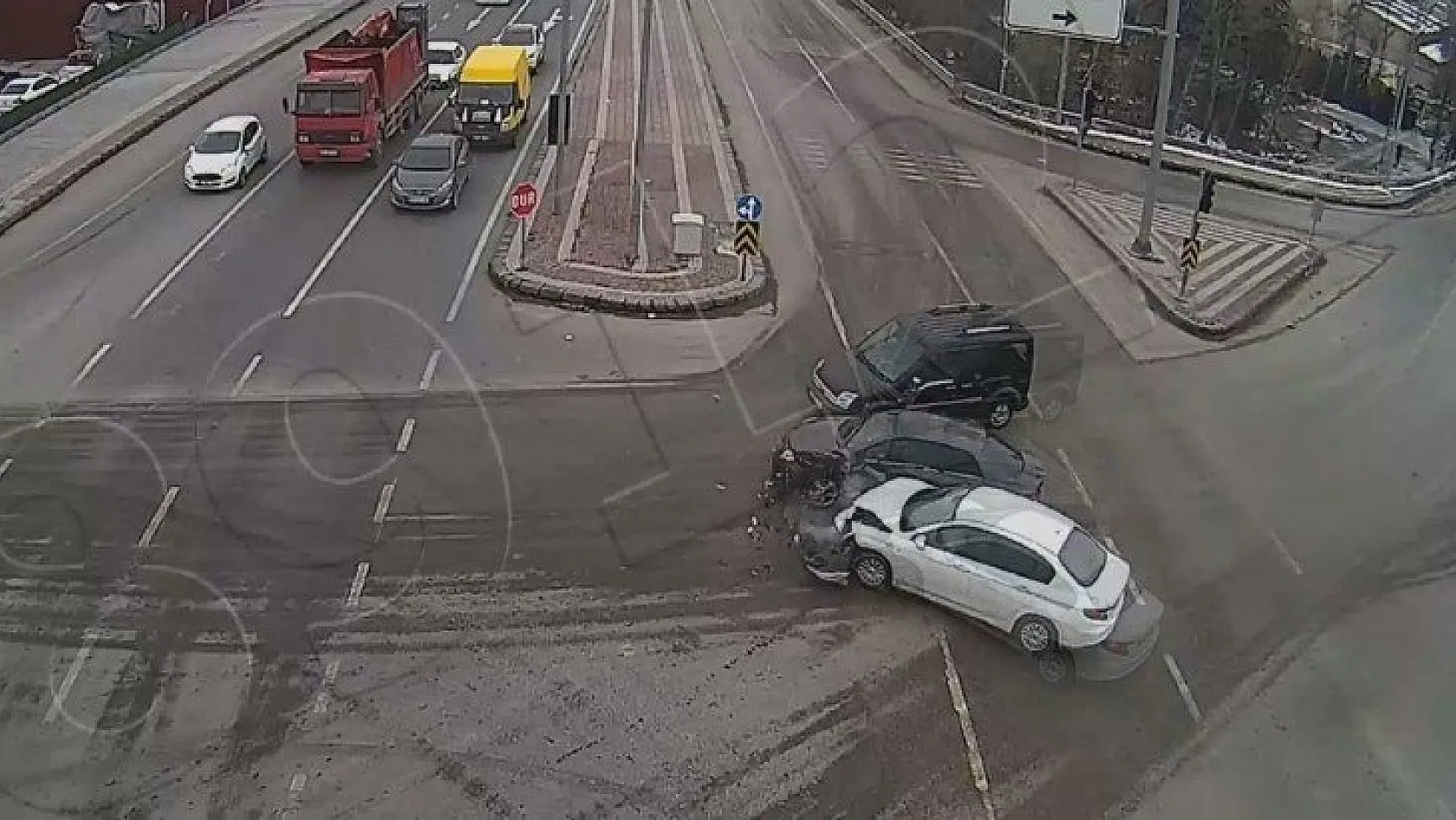 Trafik kazaları kameralara yansıdı