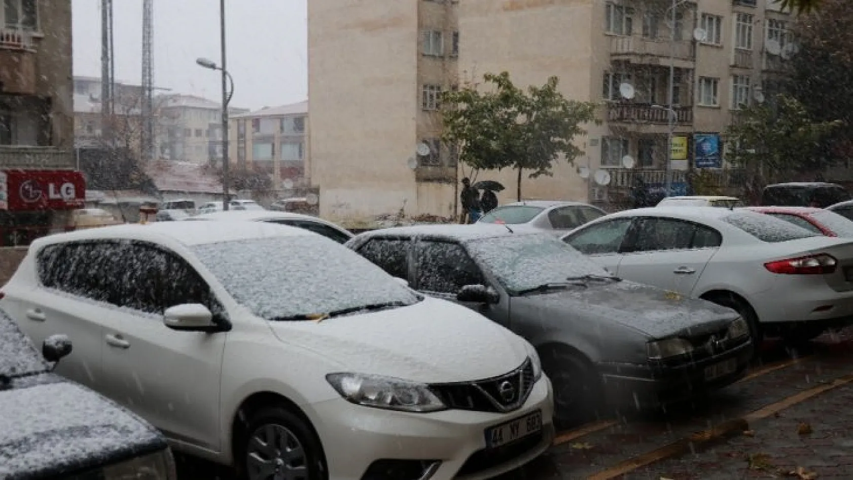 Şehir merkezine ilk kar yağdı