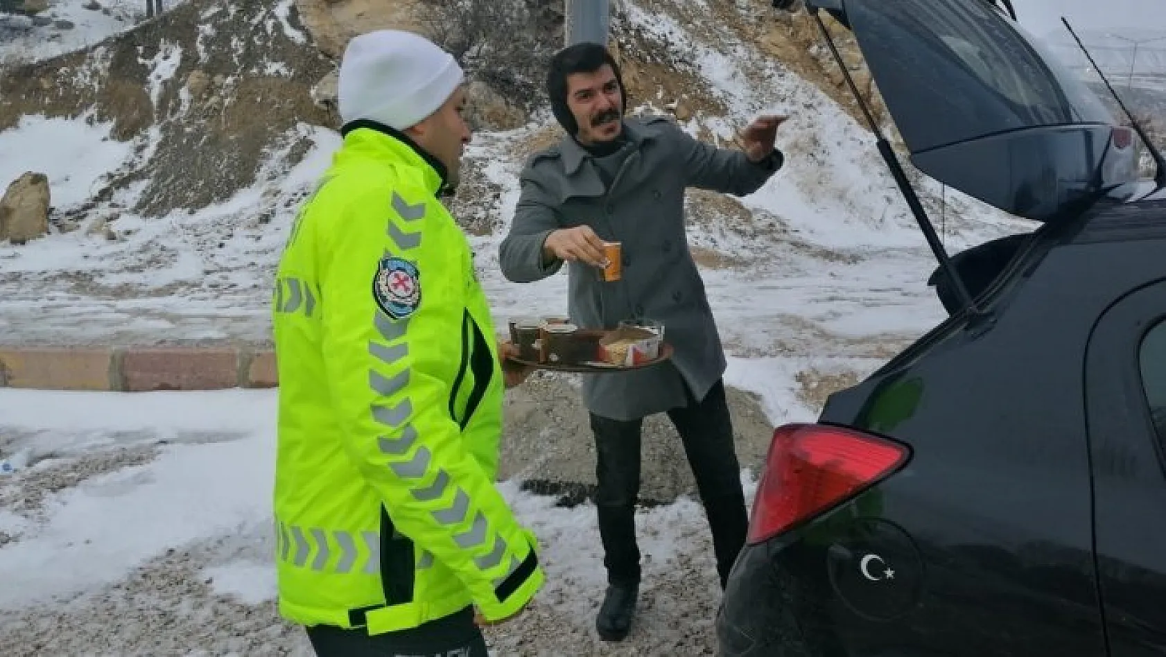 Malatya-Sivas karayolu kar nedeniyle ulaşıma kapandı