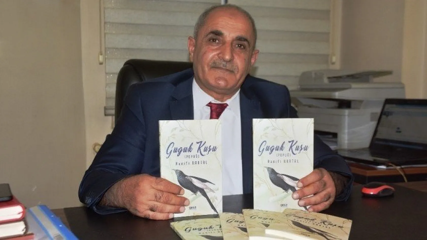 Türkçe ve Kürtçe şiir kitabı yazdı
