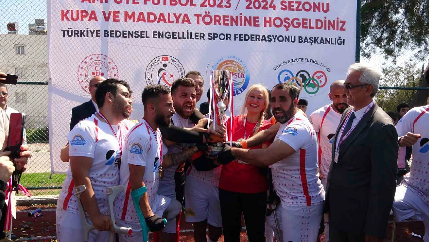 Mersin şampiyon olarak Süper Lig'e çıktı