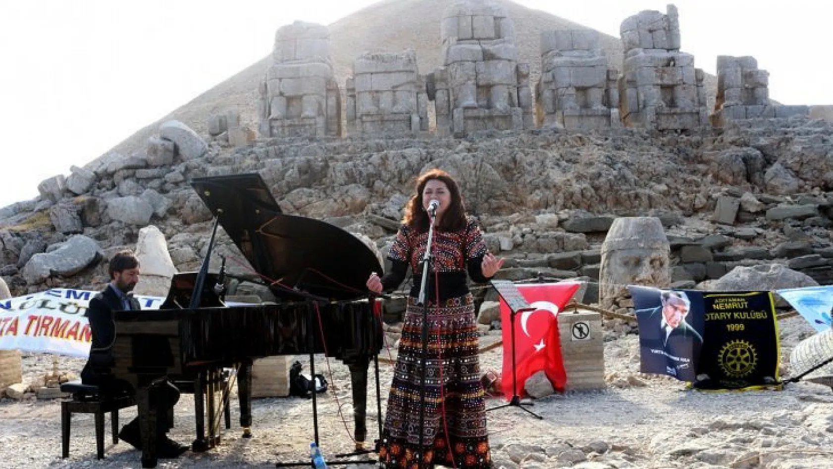 Nemrut Dağı'nda piyano konseri