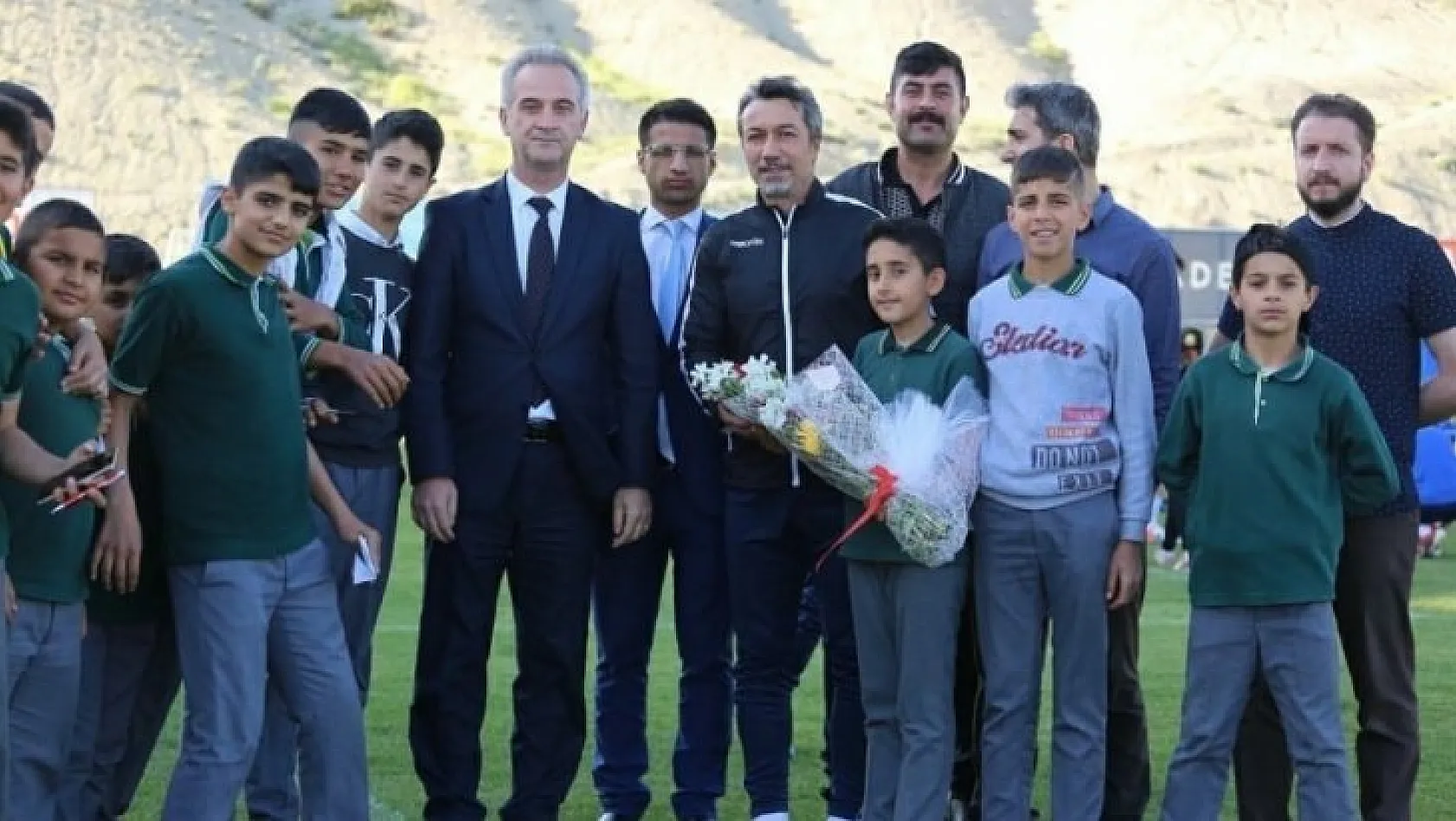 Öğrencilerden Yeni Malatyaspor'a moral ziyareti