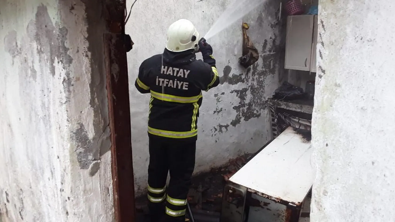 Reyhanlı'da çıkan ev yangını söndürüldü