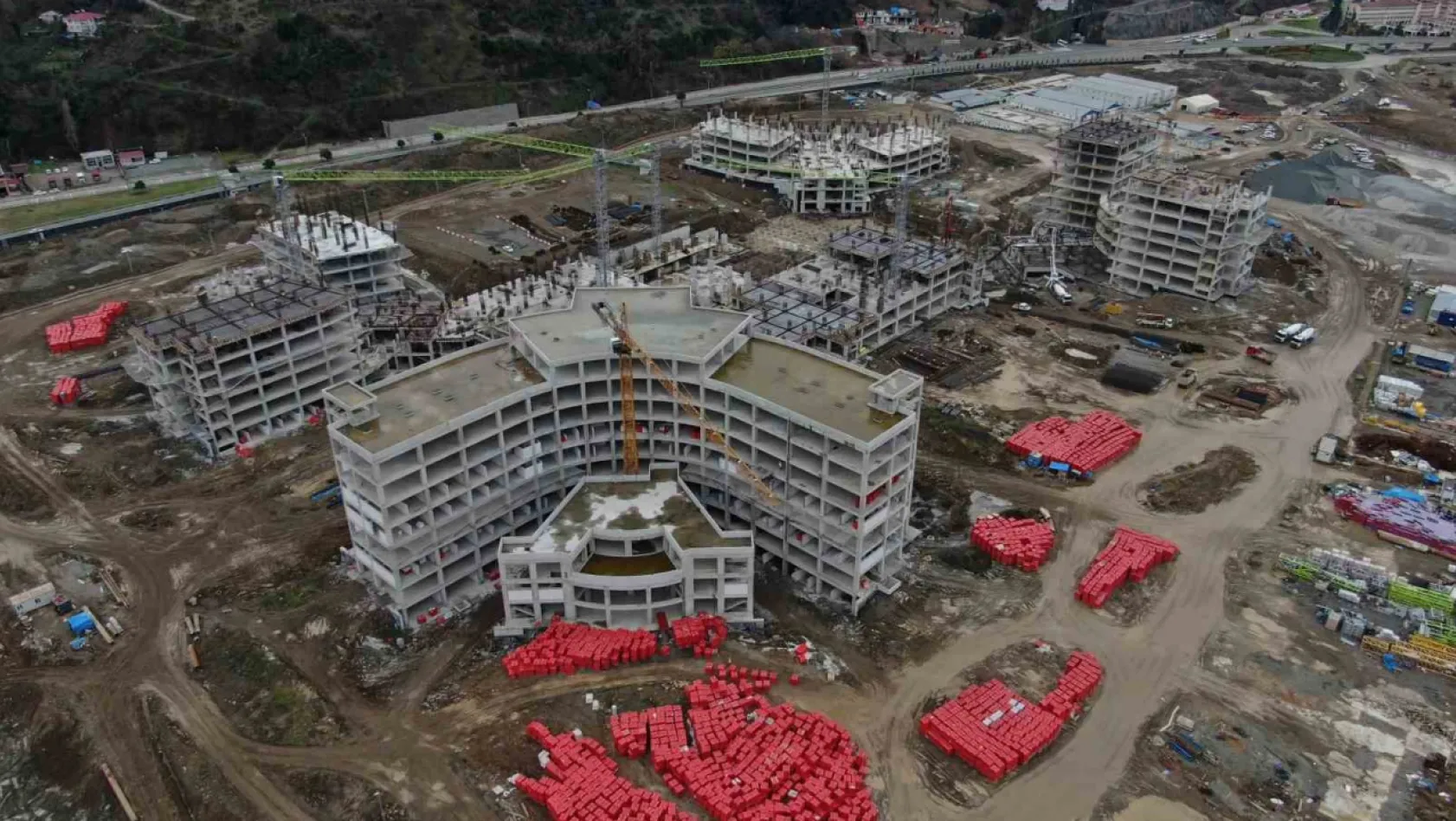 Şehir Hastanesi'nin inşaatı yükseliyor