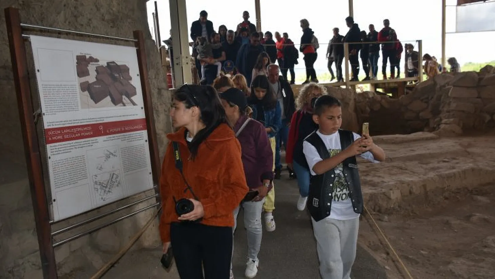 Turistler Arslantepe'yi gezdi
