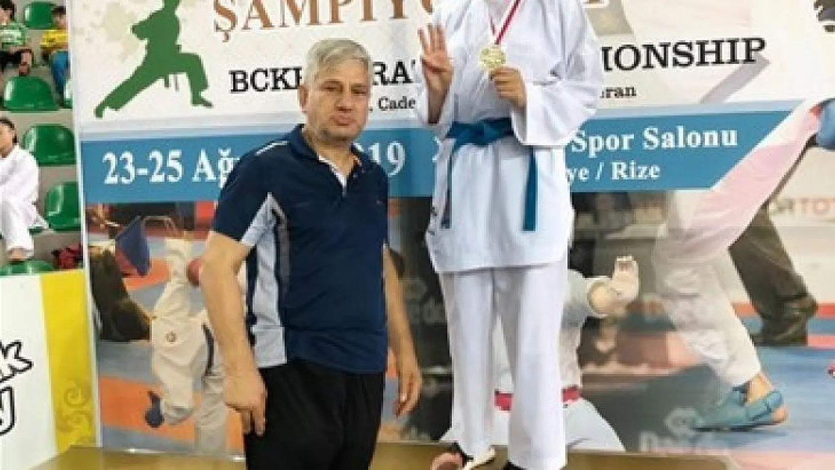 Karate Şampiyonasında birinci oldu
