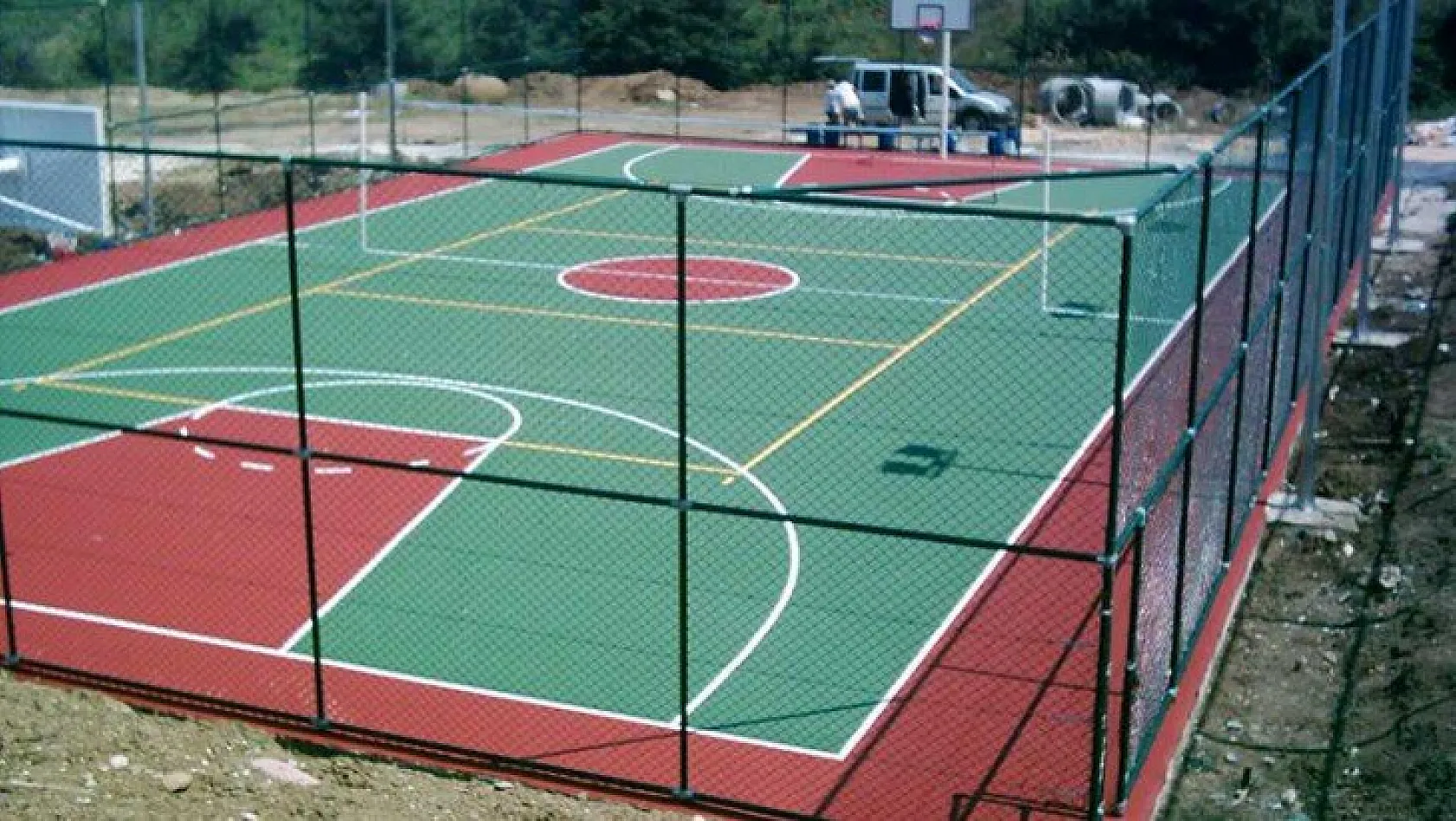 Voleybol ve basketbol sahası yaptırılacak