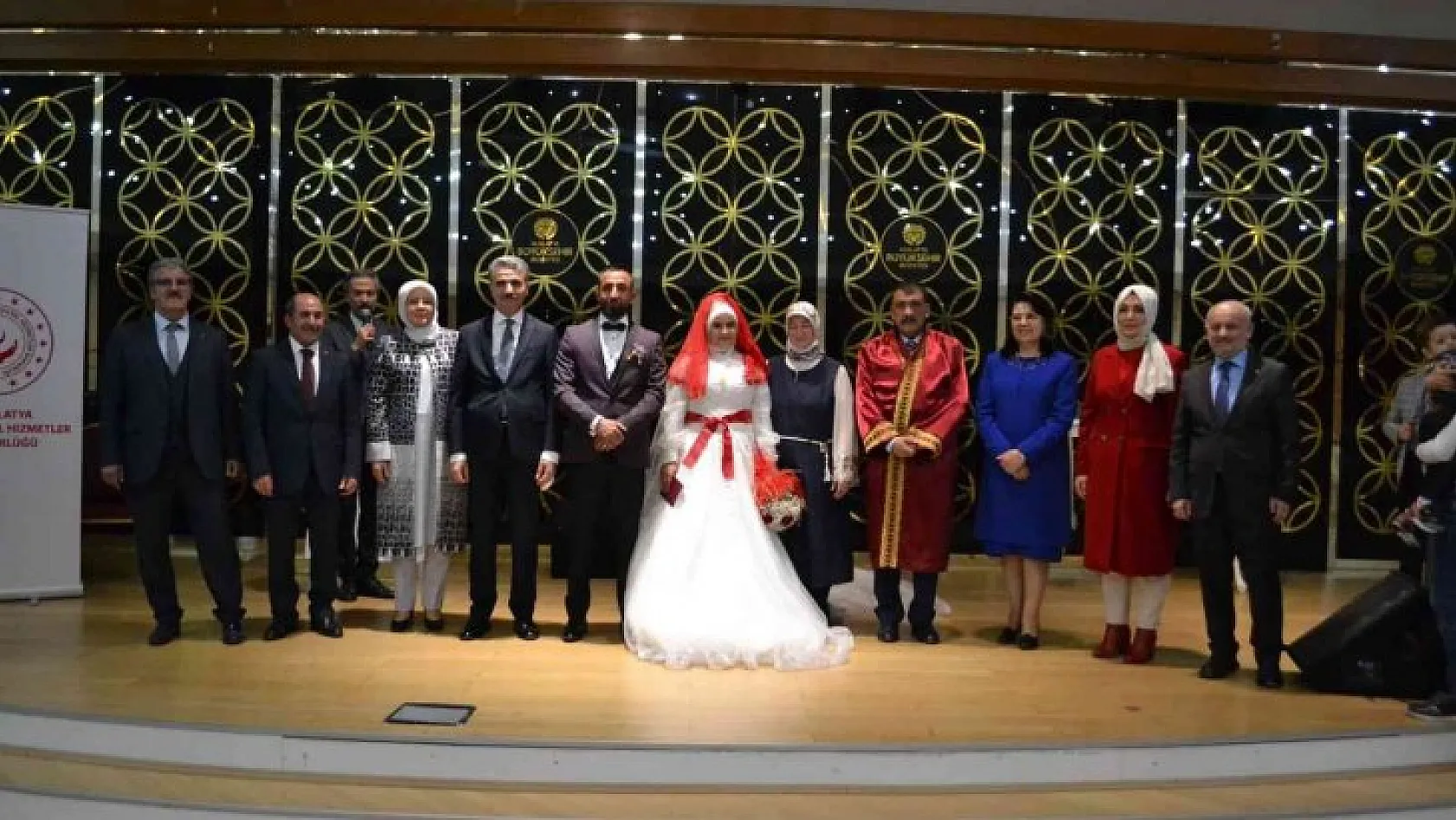 Gürkan kimsesiz çifti evlendirdi