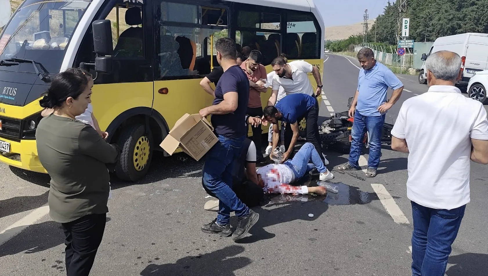 Mardin'de minibüs ile motosiklet çarpıştı: 3 yaralı