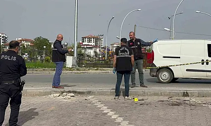 Malatya'da otomobil kaldırımda yürüyenlerin arasına daldı: 1 yaralı