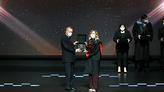 Rektör Kızılay'dan tebrik