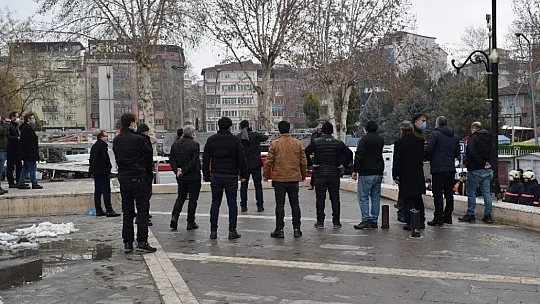 Kendini yakmaya çalıştı