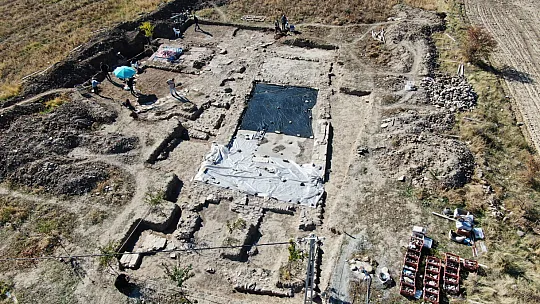 Elazığ'da muhteşem keşif, çiftçi fidan ekerken buldu