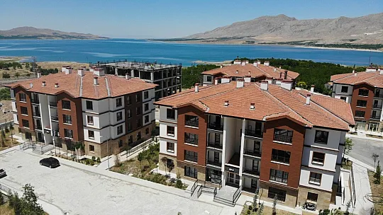 Baraj manzaralı konutlar