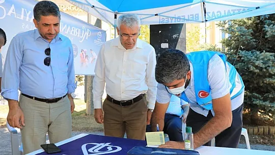 Başkan kurbanı bağışladı