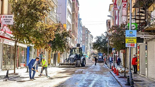 Altyapı çalışmalarını inceledi