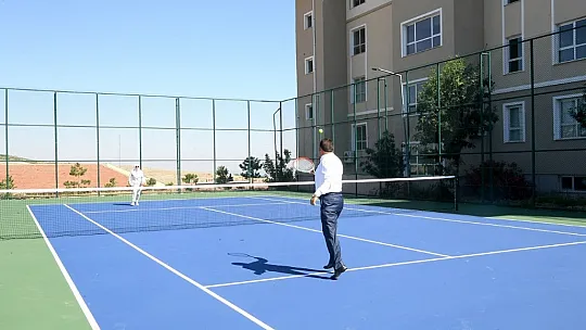 18 okula 26 spor tesisi