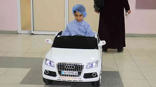 Ameliyata arabayla gidiyor